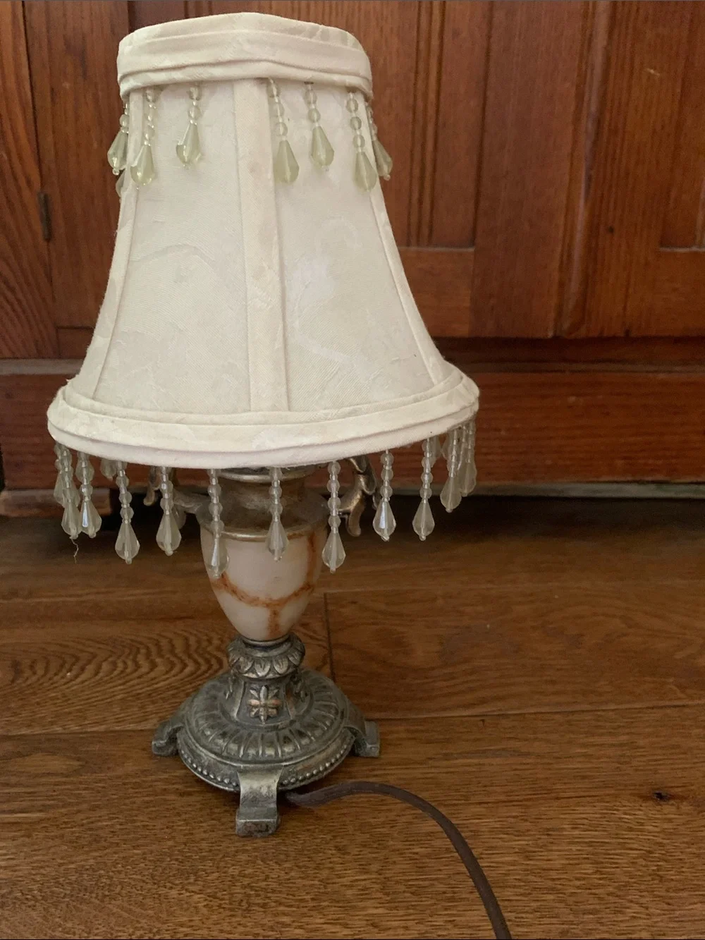 Vintage-Style Cream Table Lamp with Beaded Fringe